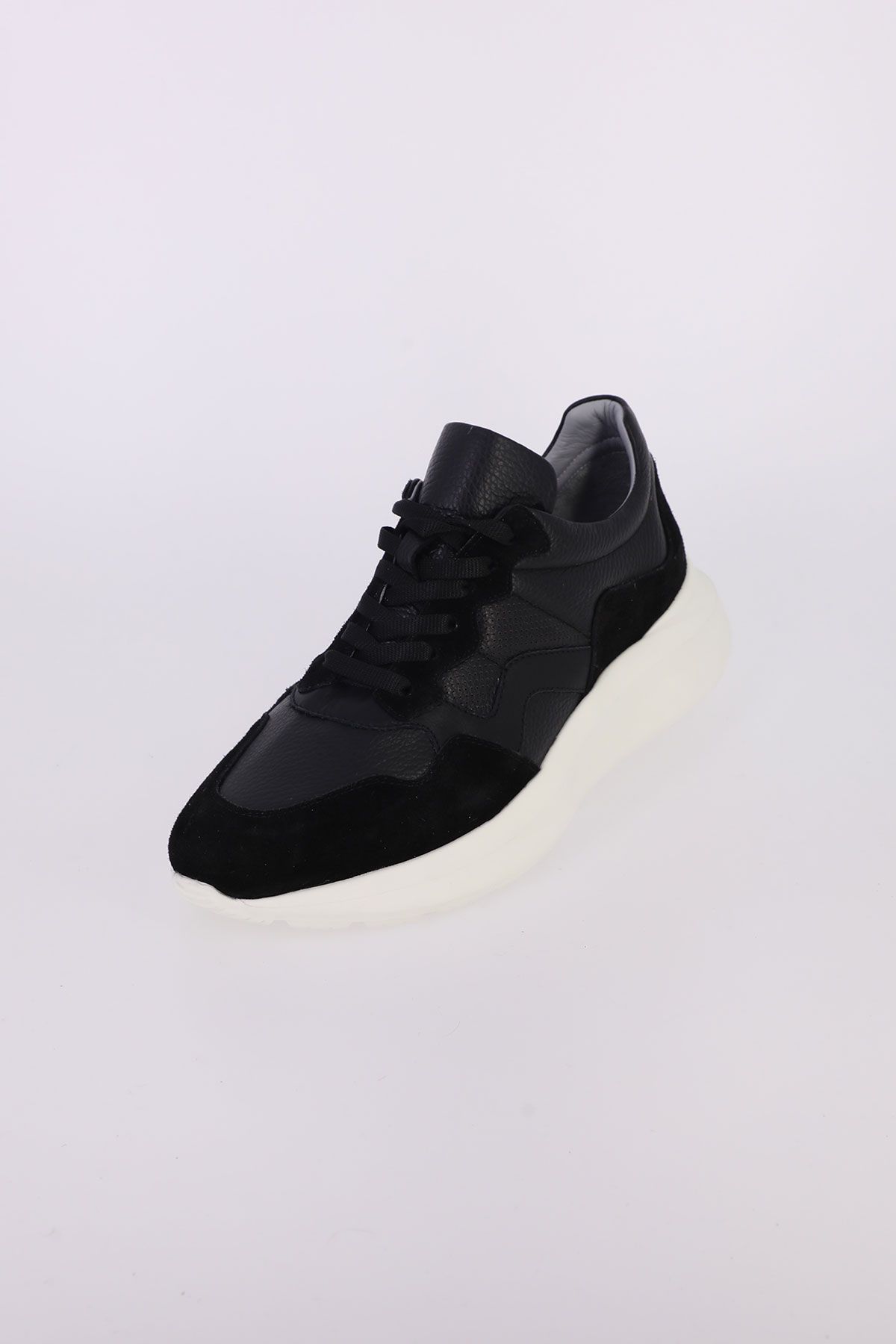 C11 low store top sneaker