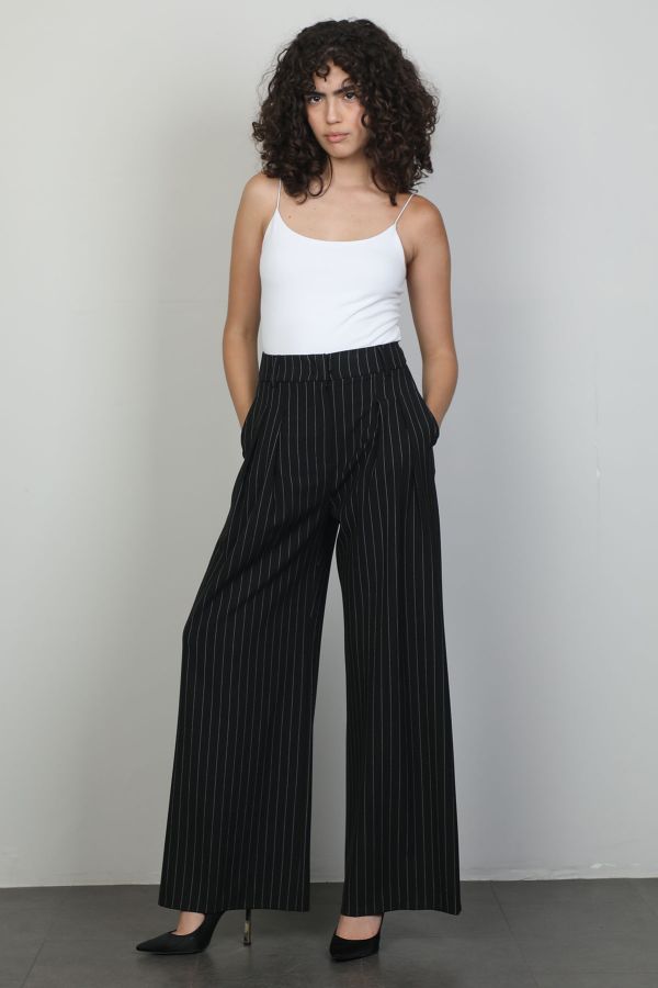 Picture of Of White 2244504 BLACK Women's Trousers