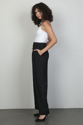 Picture of Of White 2244504 BLACK Women's Trousers