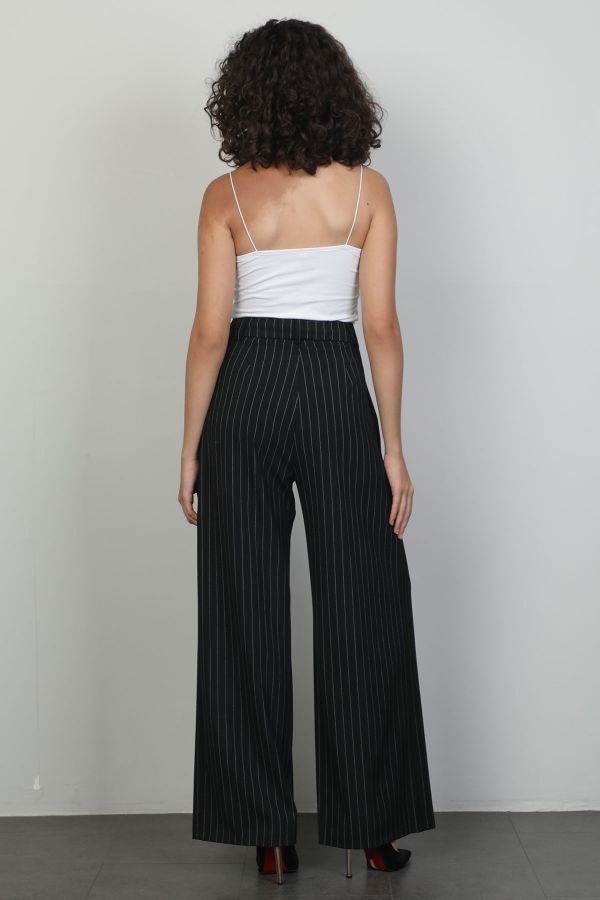 Picture of Of White 2244504 BLACK Women's Trousers